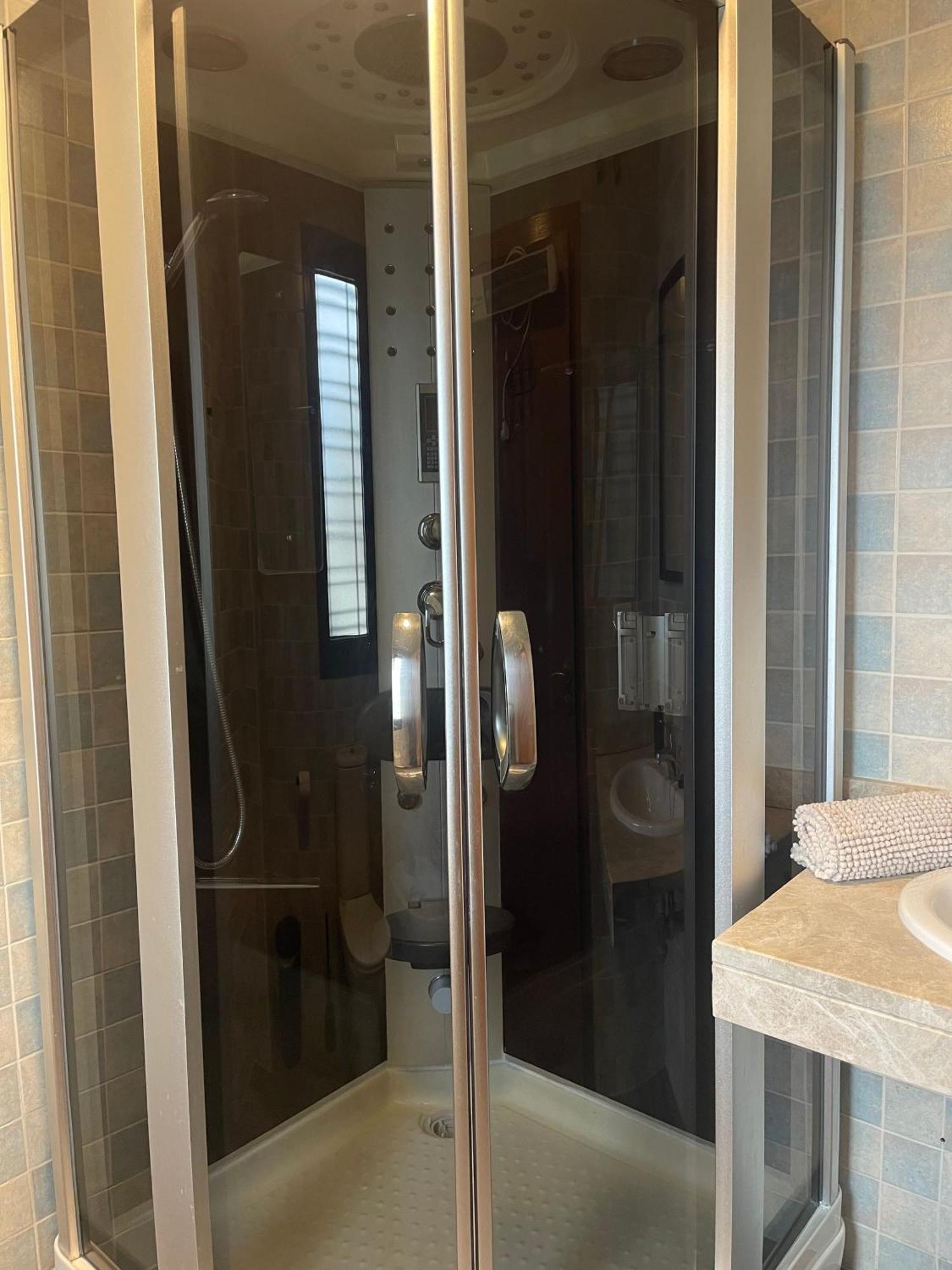 Kwatera prywatna Stelarium-suite Con Bano Privado En Casa Compartida-uebica2 Mairena del Aljarafe